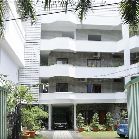 Heaven Gardens Hotel Kochi Exterior photo