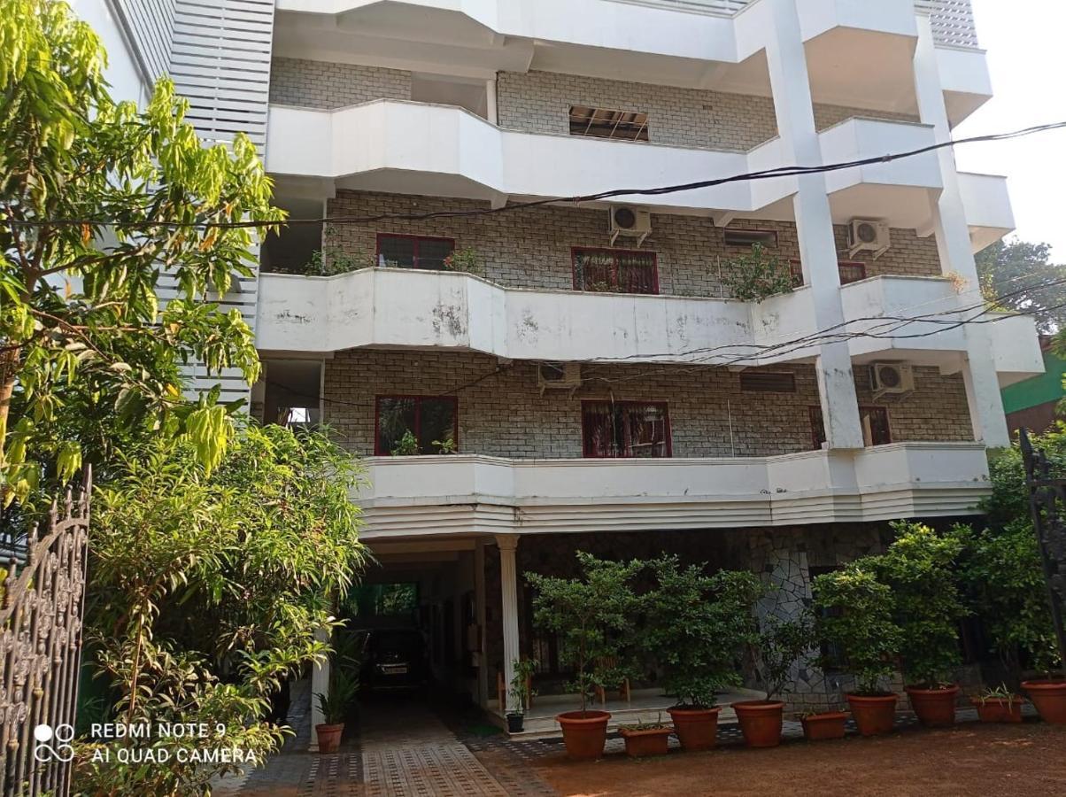 Heaven Gardens Hotel Kochi Exterior photo