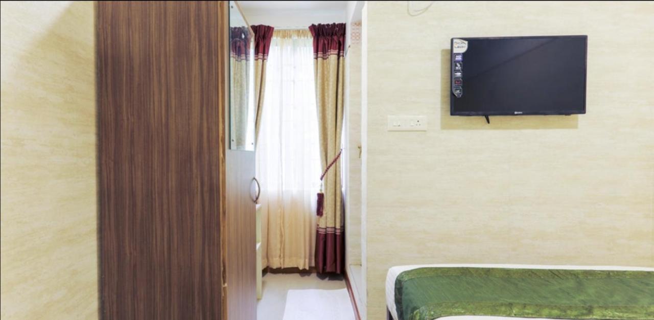 Heaven Gardens Hotel Kochi Exterior photo
