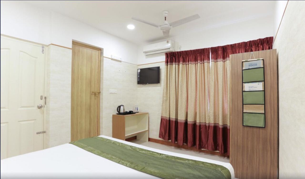 Heaven Gardens Hotel Kochi Exterior photo